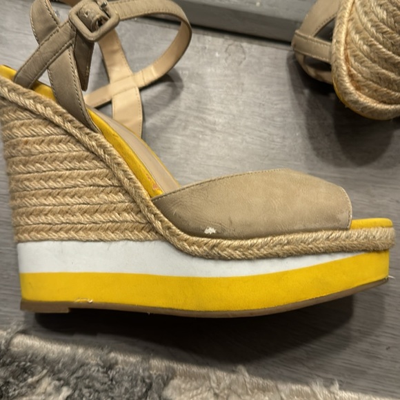 Elle wedge size 8 yellow trimmed shoes comfy worn once minor flaws see pics - Picture 9 of 12